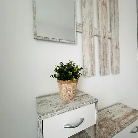 I Apartment *