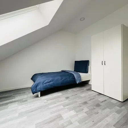 I Apartment *