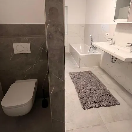 I Apartment *