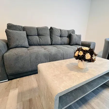 I Apartment *